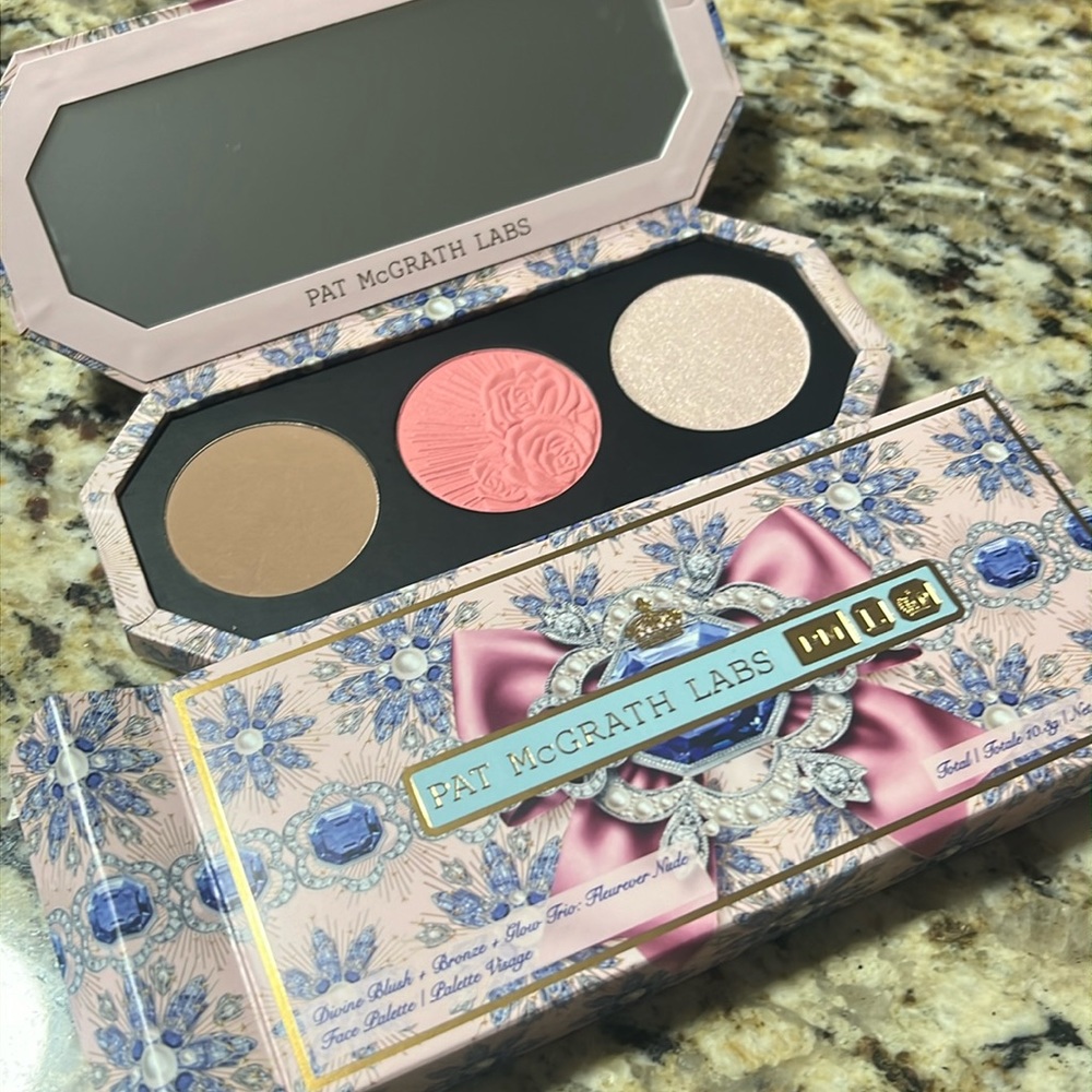 🌙💕Pat McGrath Divine Fluerever Nude Face Palette
